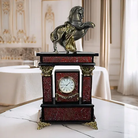Каминные часы «Конь» из яшмы и долерита