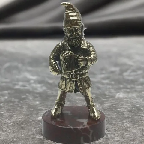 Бронзовая статуэтка «Гном с пивной кружкой»