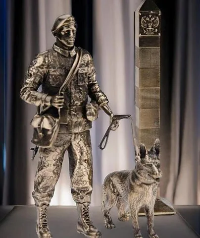 Бронзовая статуэтка «Пограничник», 140×60×35 мм