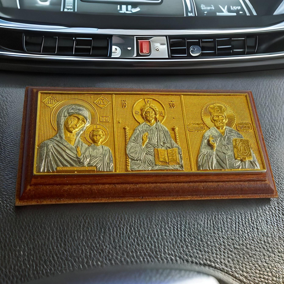 Бронзовая икона в автомобиль