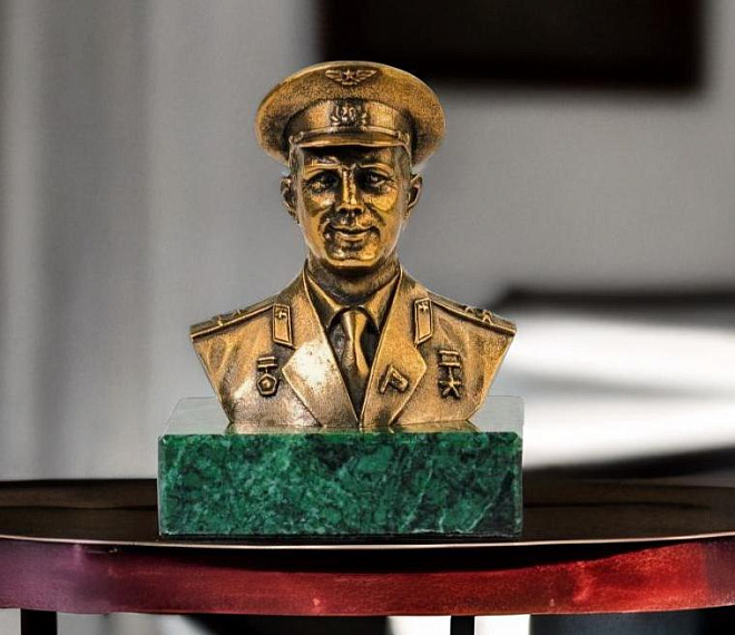 Бронзовый бюст "Гагарин Ю.А."