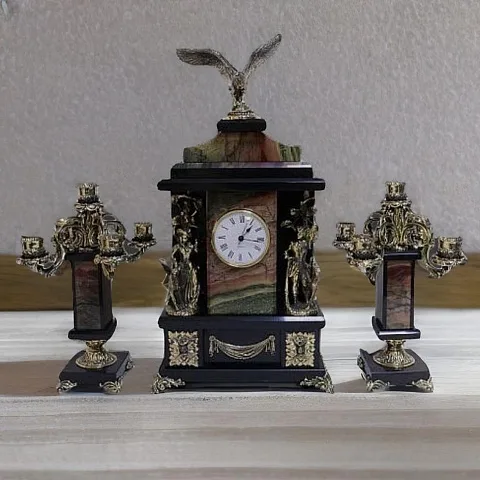 Часы «Охота» из яшмы с канделябрами