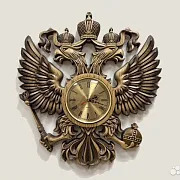 Часы с гербом РФ, резные из массива ясеня — фотография 1