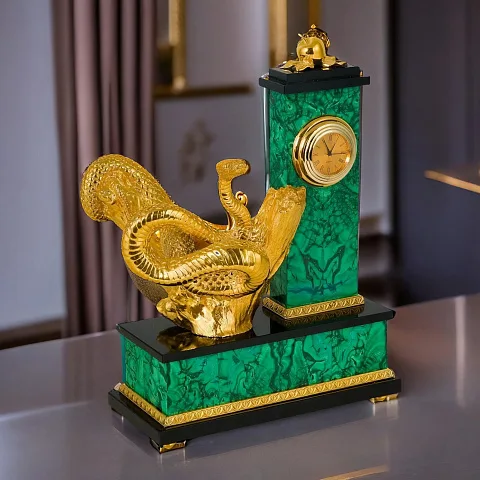 Часы «Искушение» из малахита с бронзовой фигурой