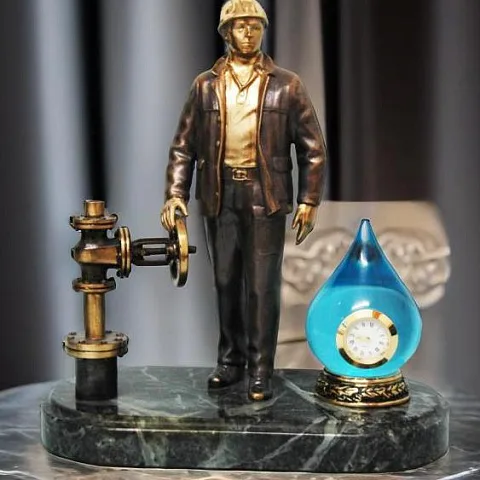 Бронзовый сувенир «Работник водоканала»