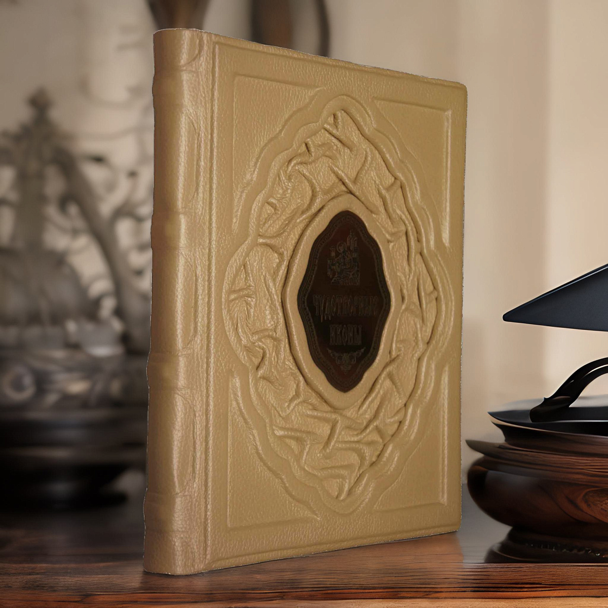 Чудотворные иконы — книга в кожаном переплёте