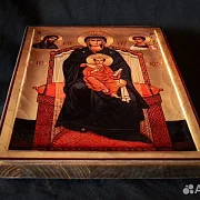 Икона "Богоматерь на престоле" — фотография 3