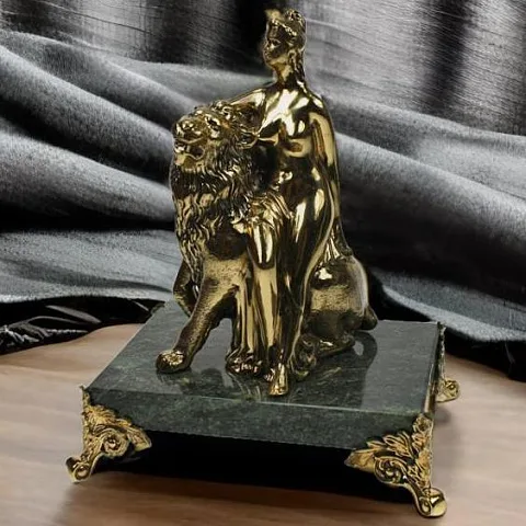 Статуэтка «Диана» со львом, 135×95×160 мм