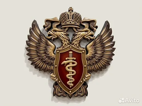 Резной герб ФСКН из бука