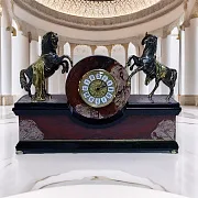Каминные часы «Кони» из яшмы и долерита — фотография 1