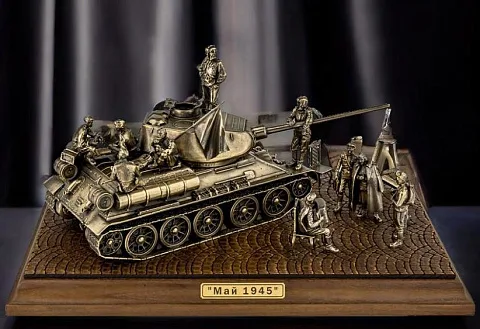 Диорама «Май 1945 года. Победа в Берлине», бронза и ясень, 1:35