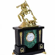 Каминные часы «Георгий Победоносец» из малахита с крыльями — фотография 3