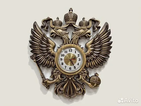 Резные часы с гербом РФ из ясеня
