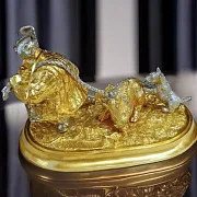 Композиция «Охотник с кабаном» из латуни — фотография 1