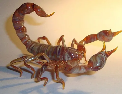 Скульптура «Скорпионы» из стекла