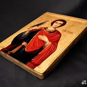 Икона деревянная с ковчегом "Святой Трифон" — фотография 5