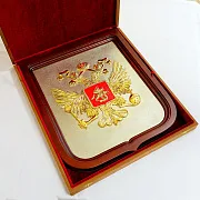 Плакетка «Герб России» из латуни и дерева — фотография 9