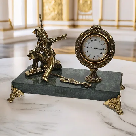 Часы с фигурой казака на змеевике