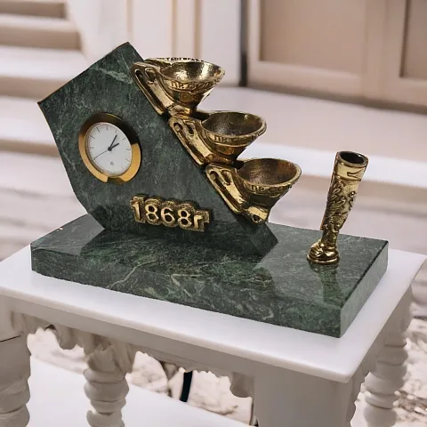 Настольные часы «Прииск» из бронзы и змеевика