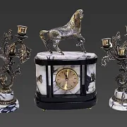 Каминные часы «Конь» с канделябрами — фотография 4
