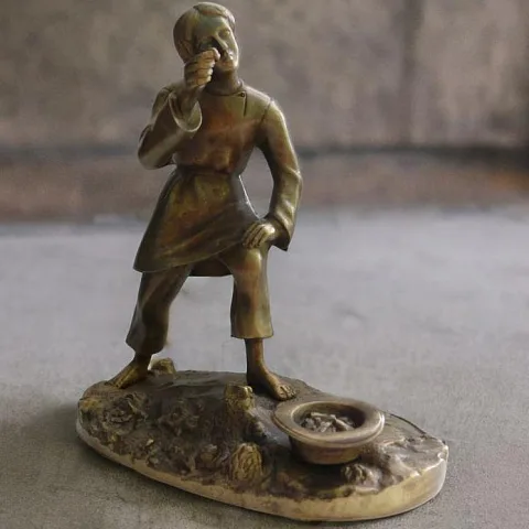 Бронзовая композиция «Мальчик, играющий в бабки»