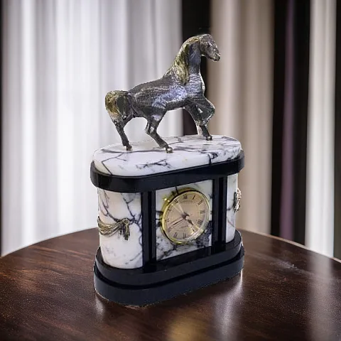 Каминные часы «Конь» из мрамора и долерита