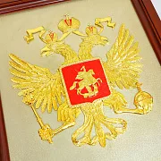 Плакетка «Герб России» из латуни и дерева — фотография 3