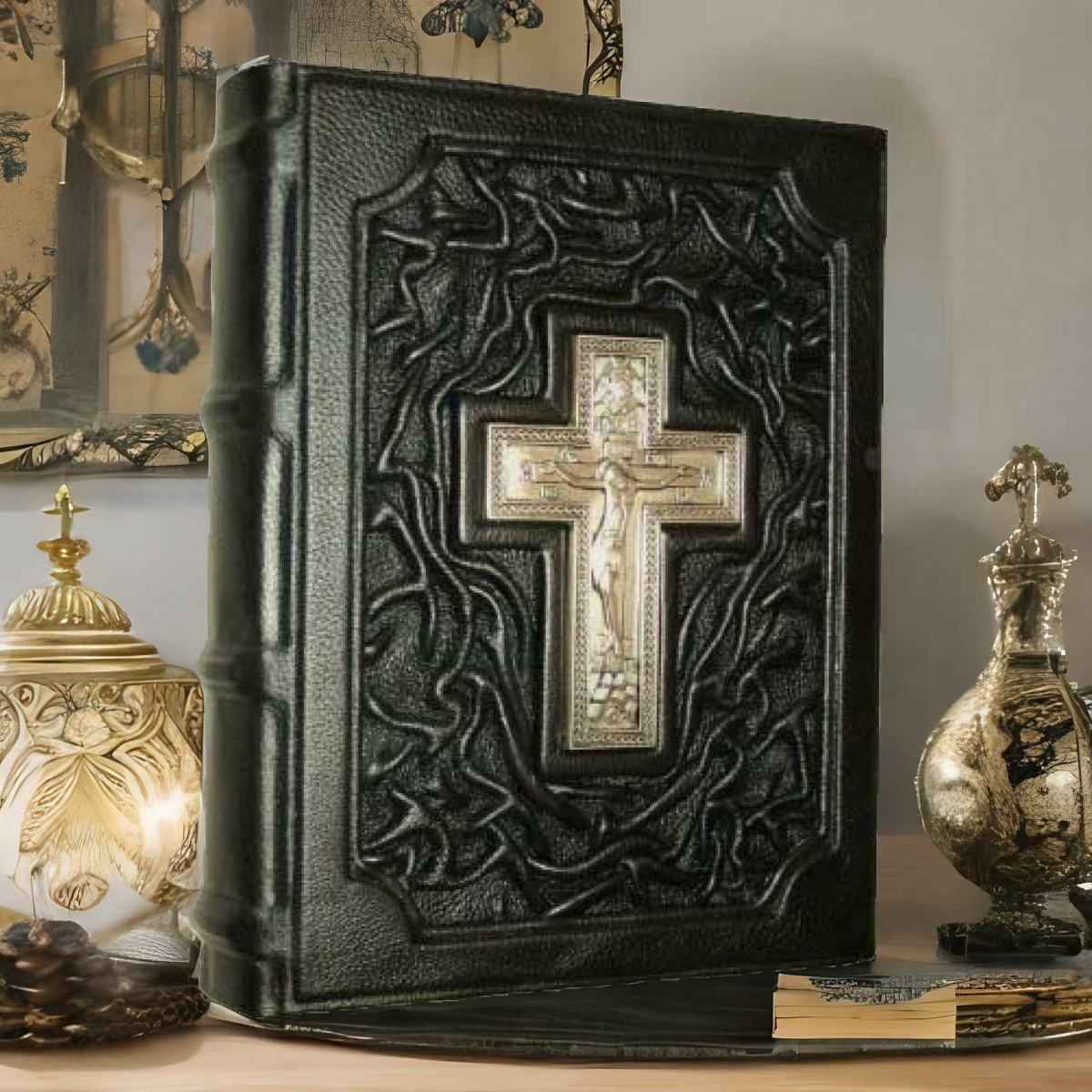 Евангелие — книга в кожаном переплёте