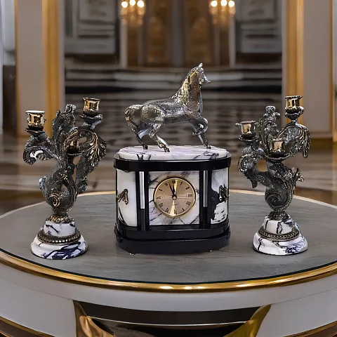 Каминные часы «Конь» с канделябрами