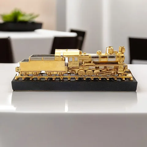 Бронзовый паровоз «Э-7815» на долерите